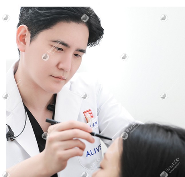 Alive 皮肤科的院长